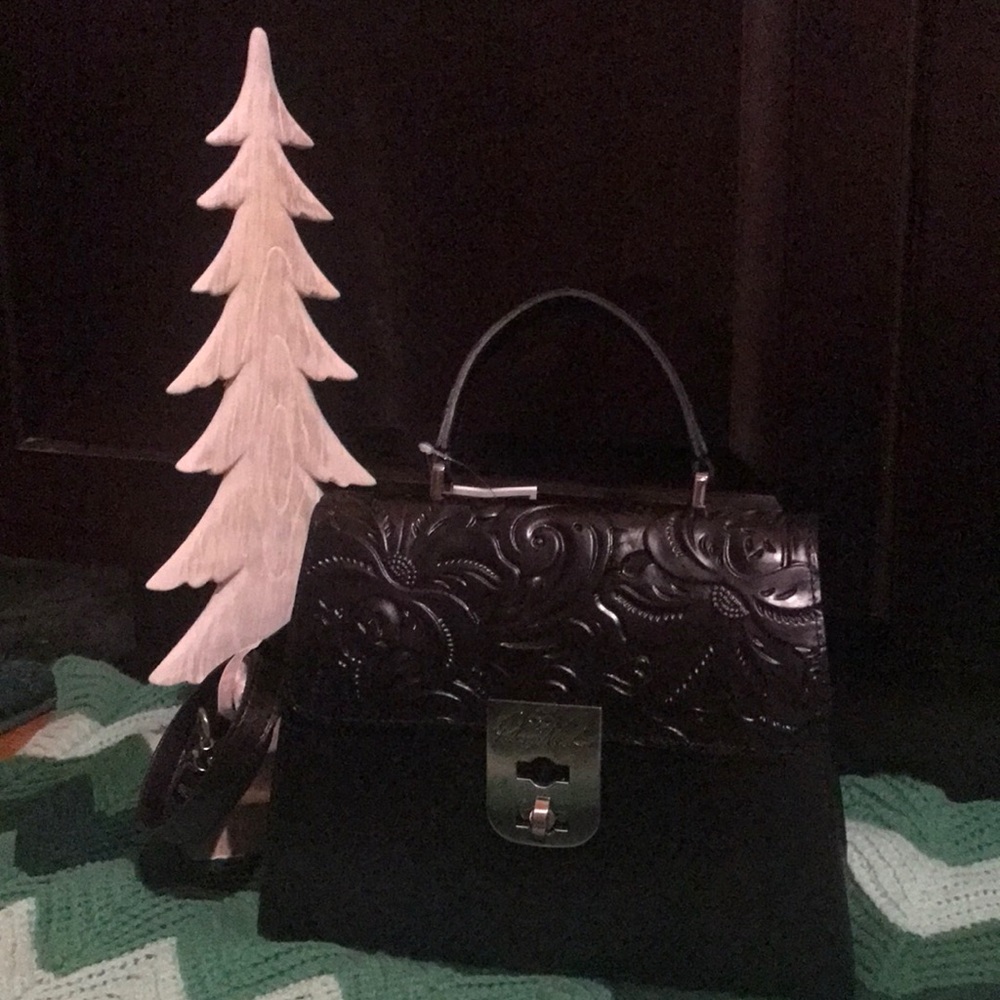 Brand new with tags Patricia Nash leather tooled purse !
